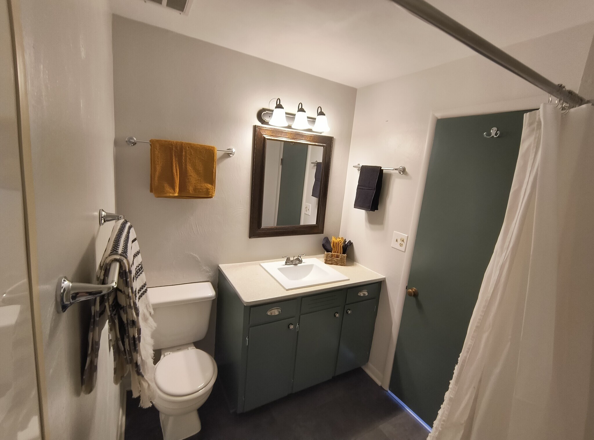 Bathroom - 434 Parkwood Dr