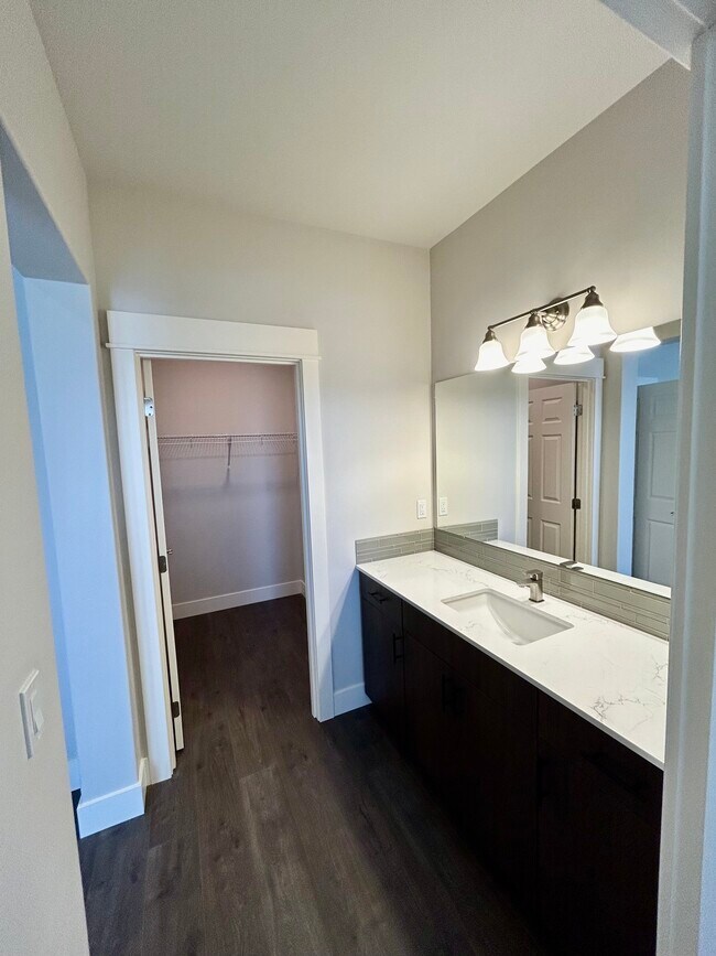 Building Photo - 61507 White Tail St