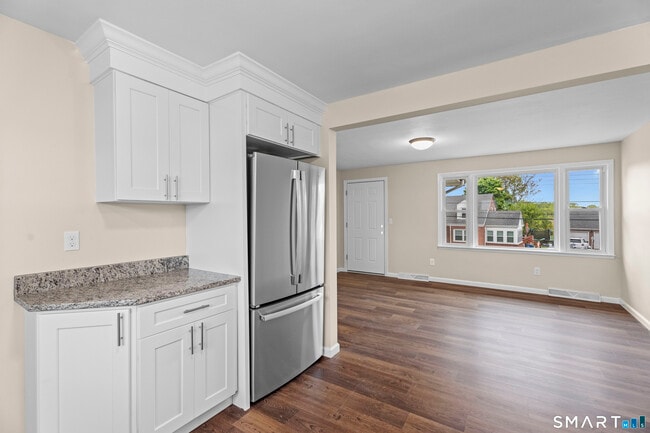 Building Photo - 194 South End Rd