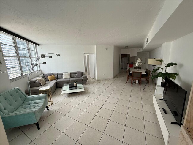 Building Photo - 801 Brickell Bay Dr