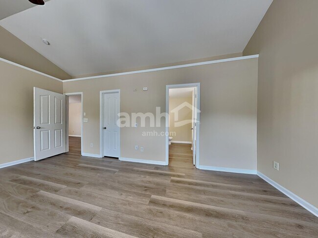 Building Photo - 533 Wrayhill Dr