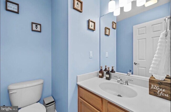 Building Photo - 1141 Riverside Heights W