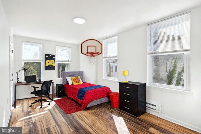 Building Photo - 4447 N 19th St