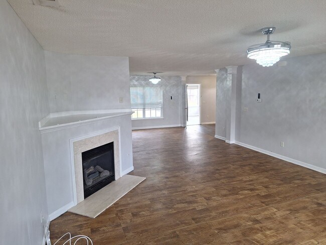 Building Photo - Wonderful Four Bedroom Home Located in Northeast Columbia!