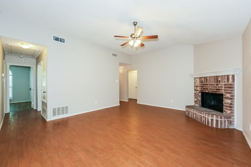 Building Photo - 5807 Diamond Oaks Ct