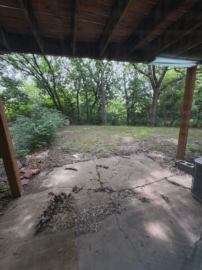 Building Photo - 828 Dondee Dr