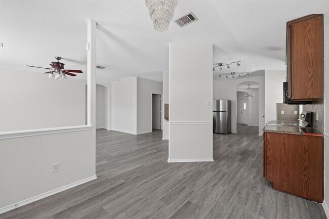 Building Photo - 315 Waterlily Way
