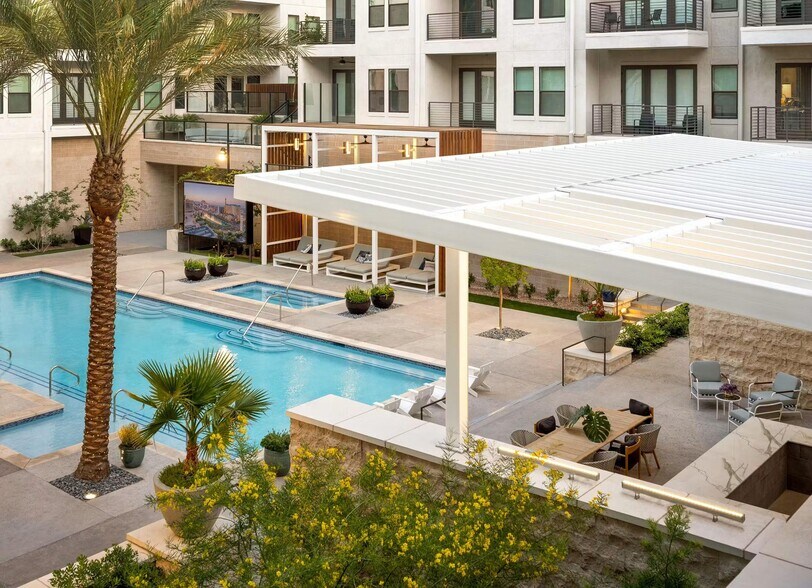 Building Photo - 250 Promenade Pl
