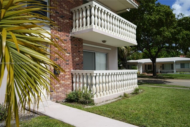 Building Photo - 3100 S Le Jeune Rd