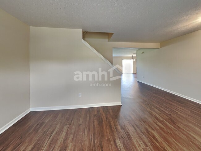 Building Photo - 2219 S Briarwood Dr