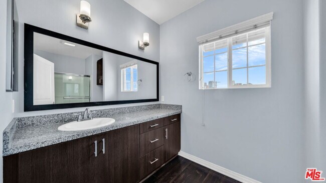 Building Photo - 1408 W Washington Blvd