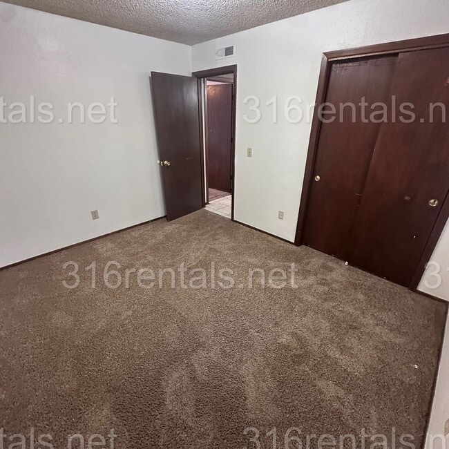 Building Photo - 359 E Marion Ct