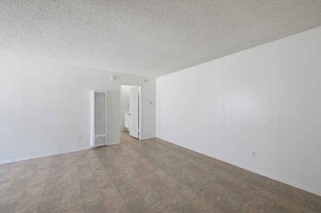 Building Photo - 6907 Whitsett Ave