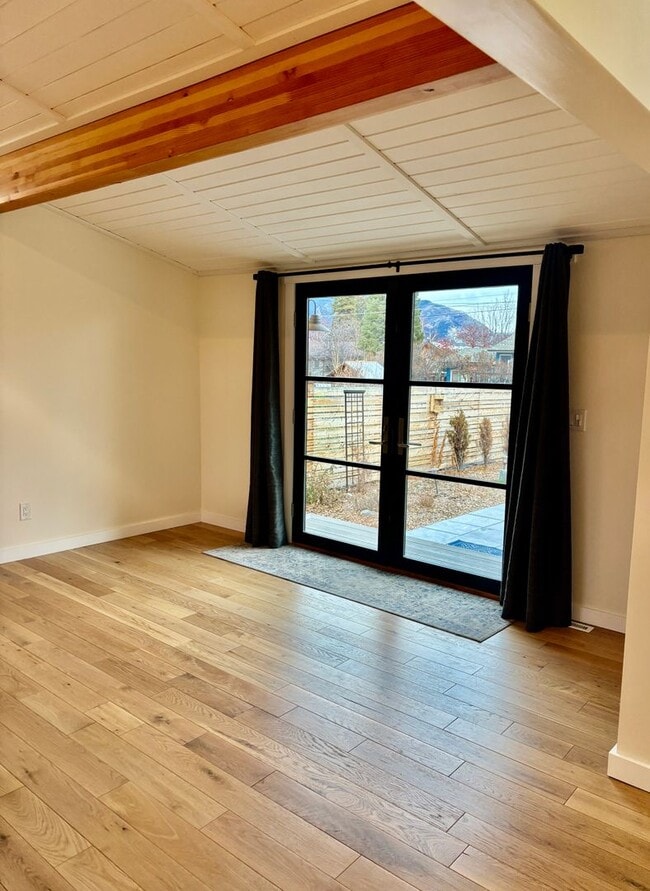 Building Photo - Spacious House. Expansive Lot. Prime Location