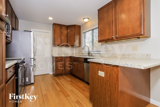 Building Photo - 2724 Parkerridge Dr