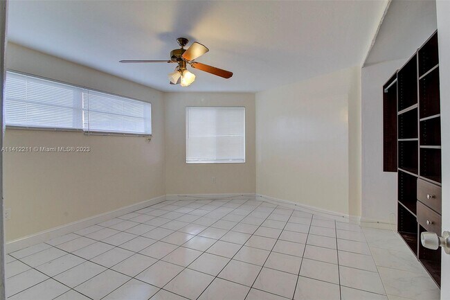 Building Photo - 1611 NE Miami Gardens Dr