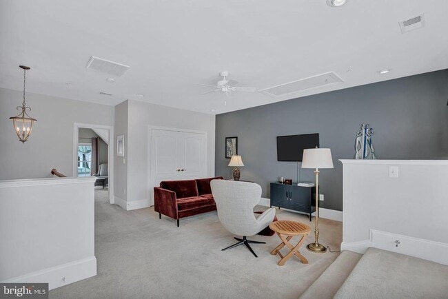 Building Photo - 708 Day Ln