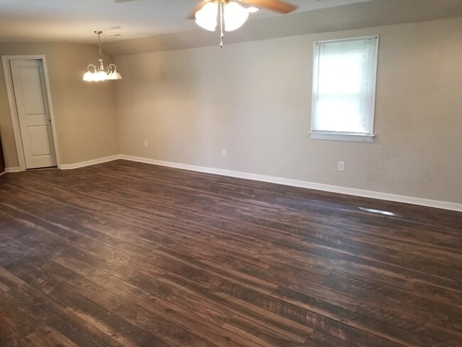 Building Photo - Beautiful Executive Home