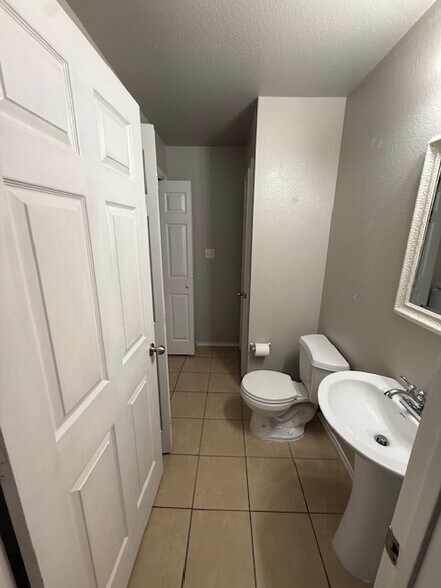 Building Photo - 702 Claremont Pky