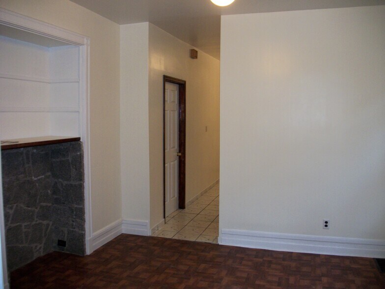 Building Photo - 371 Dover St