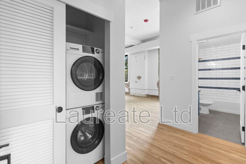 Building Photo - 1736 E 31st Ave