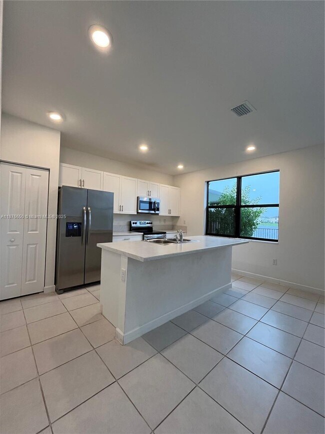 Building Photo - 10247 SW 231st Ln
