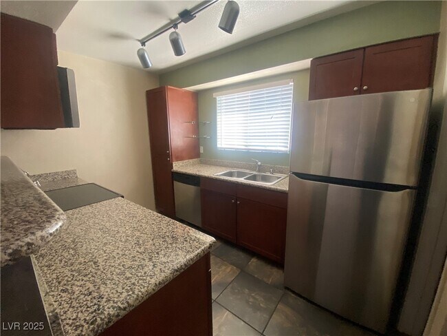 Building Photo - 2750 S Durango Dr