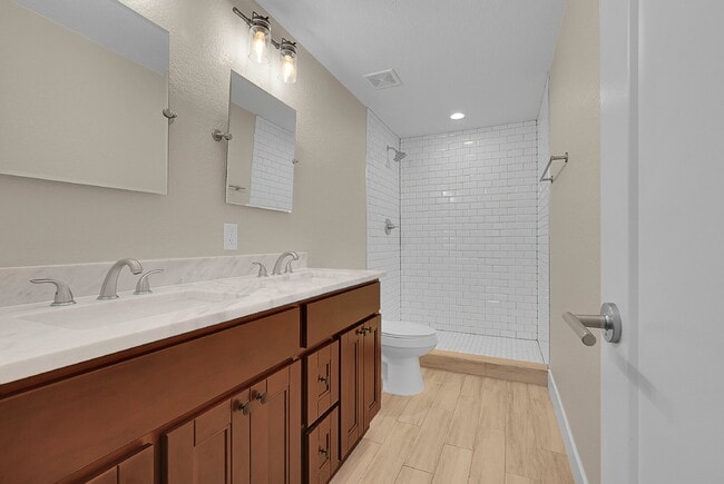 Building Photo - $3,195.00, 4 bed, 3 bath located in Arvada.