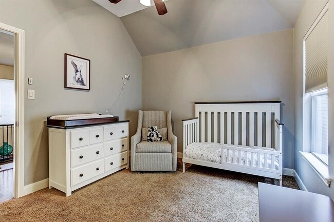 Building Photo - 5322 Nett St