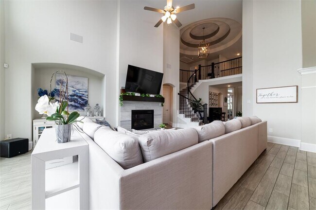 Building Photo - 2400 Sunset Vista Cir