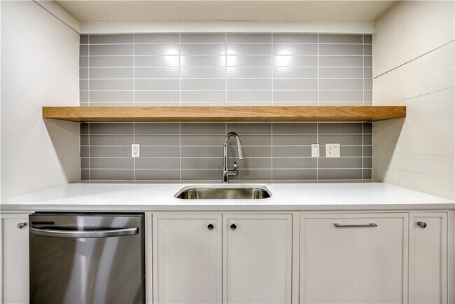 Building Photo - 3254 Newcastle Way