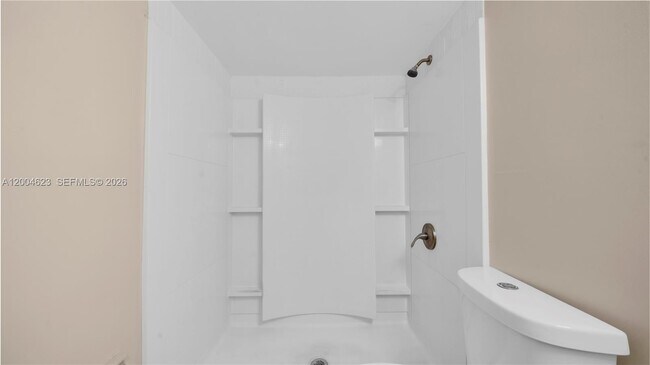 Building Photo - 9964 Twin Lakes Dr