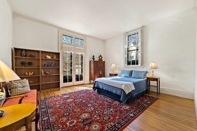 Building Photo - 2 Waverley Green