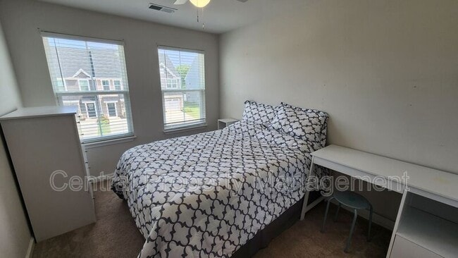 Building Photo - 322 Hunt Glenn Ct