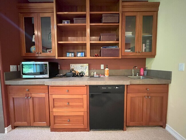 Building Photo - Forest-View Luxury Home with 5 Bedrooms, Luxury Primary Suite & Gourmet Kitchen