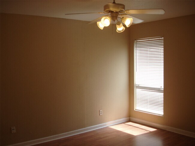 Building Photo - 12955 Woodforest Blvd