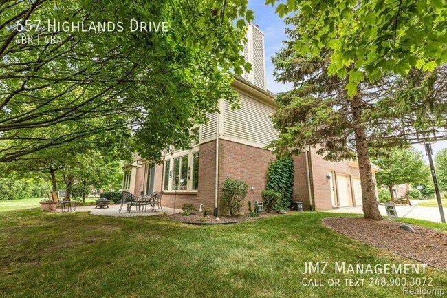 Building Photo - 657 Highlands Dr