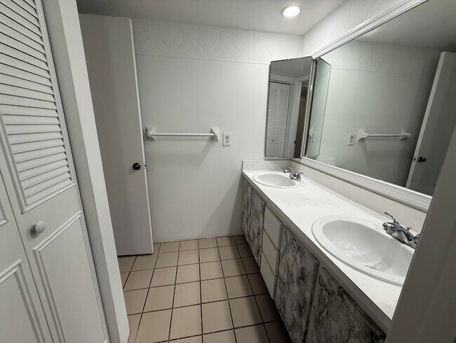 Building Photo - 1640 Forest Lakes Cir