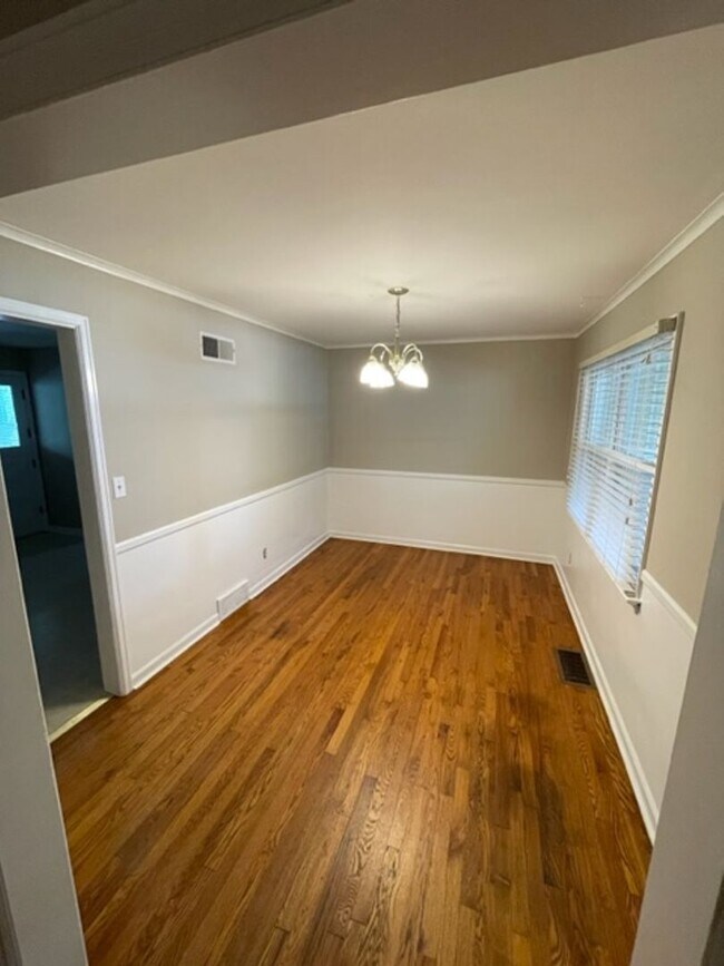 Building Photo - 3 Bed 2 Bath in Phelps Grove
