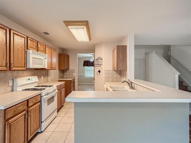 Building Photo - 215 Spruce Dr