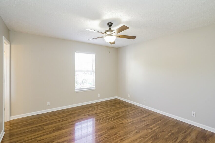 Building Photo - 2927 Islington Dr