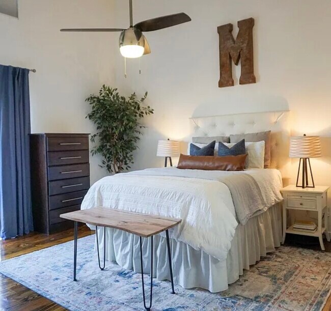 Building Photo - 5233 Blossom St