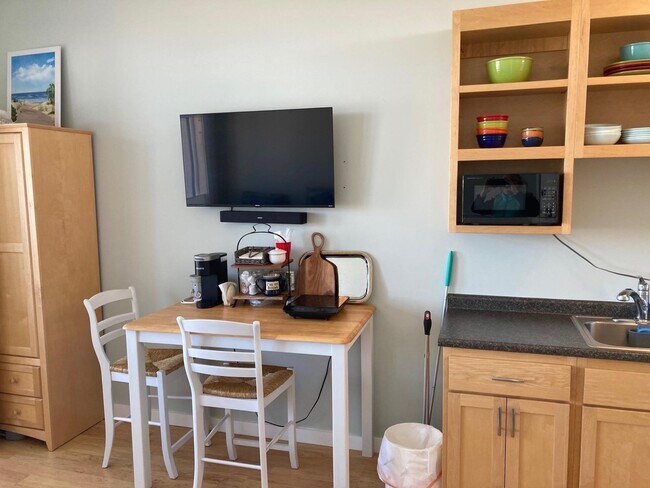 Building Photo - Hampton, Nh