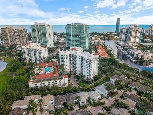 Building Photo - 19900 E Country Club Dr