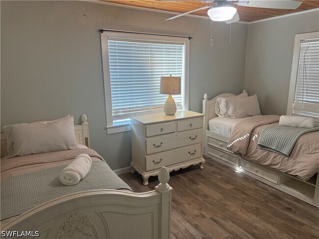 Building Photo - 981 8th Terrace N