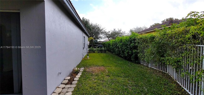 Building Photo - 4451 Laurel Pl