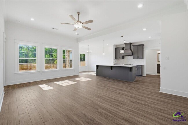 Building Photo - 307 Willowbrook Ln