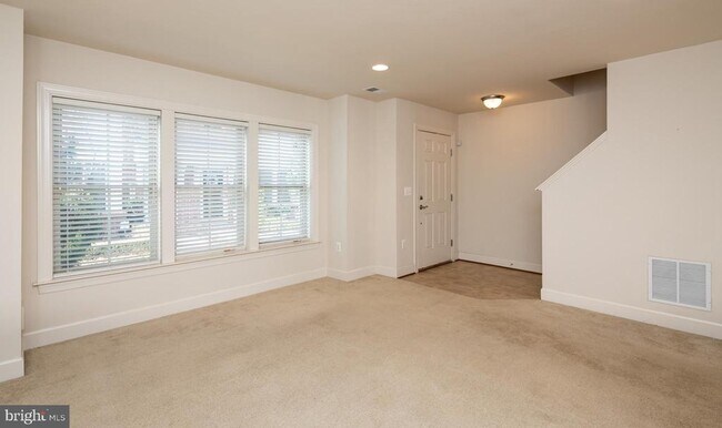 Building Photo - 3431 Kemper Rd