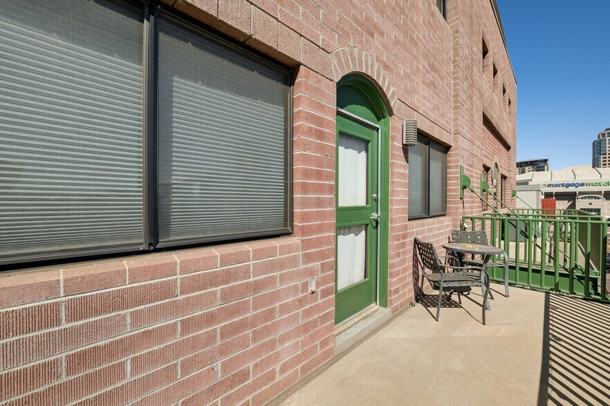 Building Photo - 424 S 2nd St