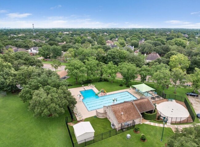 Building Photo - 3005 Wood Hollow Dr
